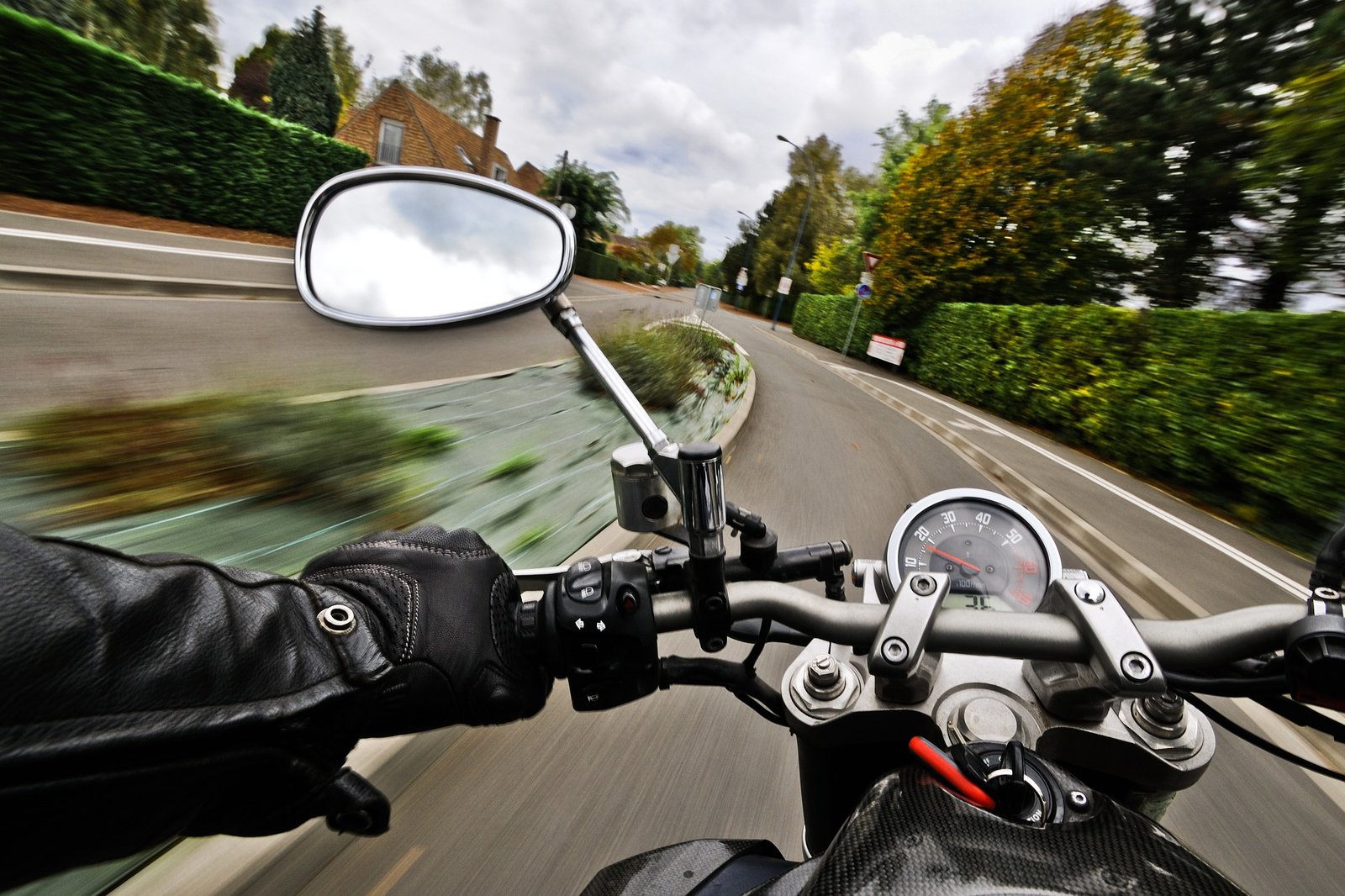 motorcycle-1827482_1920